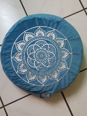Brand new "Florensi" turquoise embroidered round meditation Cushion